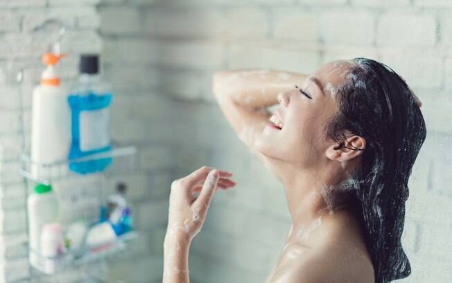 Os tipos de o shampoo sem sulfato , silicone e parabenos estão fazendo sucesso por causa de sua formulação mais leve