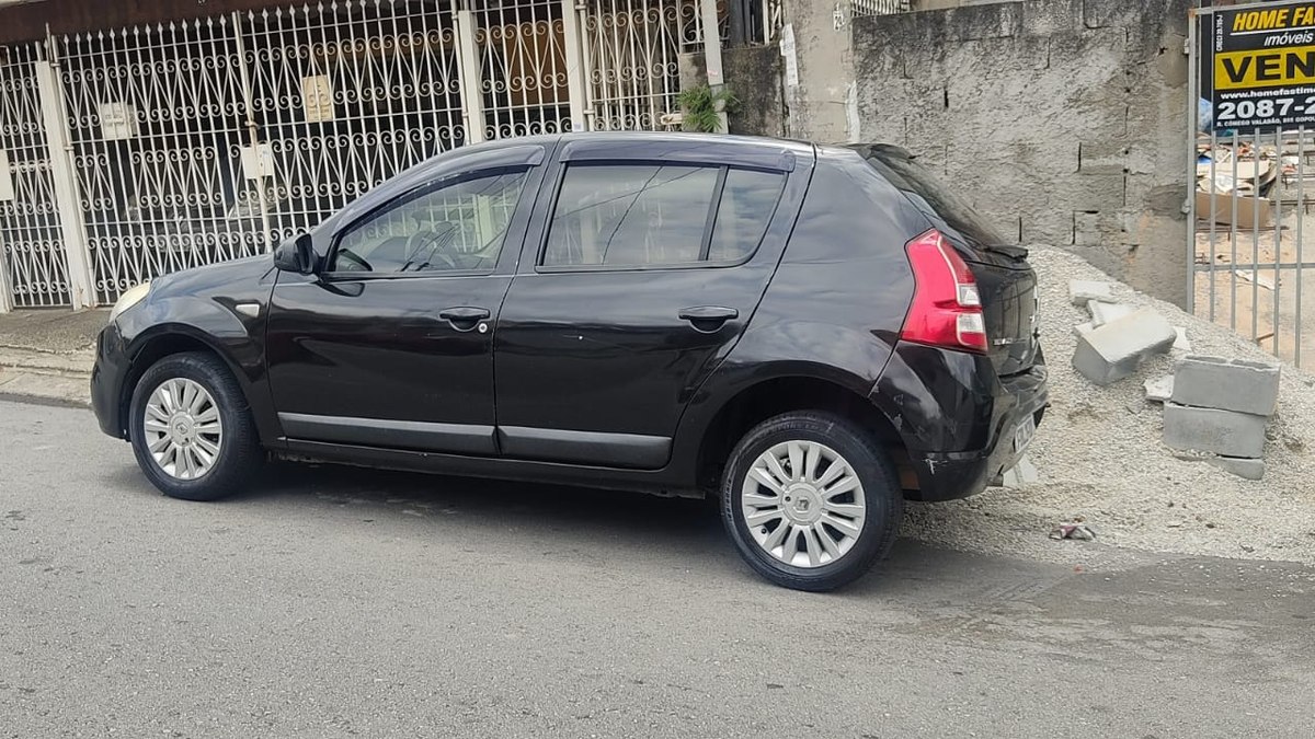 Veículo transitava pela avenida Benjamin Harris Hunnicutt, no Portal dos Gramados. Veículo transitava pela avenida Benjamin Harris Hunnicutt, no Portal dos Gramados.