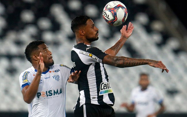 Botafogo sofreu com duas sequências de resultados negativos em 2022, em meio à reformulação do elenco
