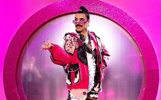 Katta eshakli xizmatkorlar bilan porno Dikning lezbiyen surati