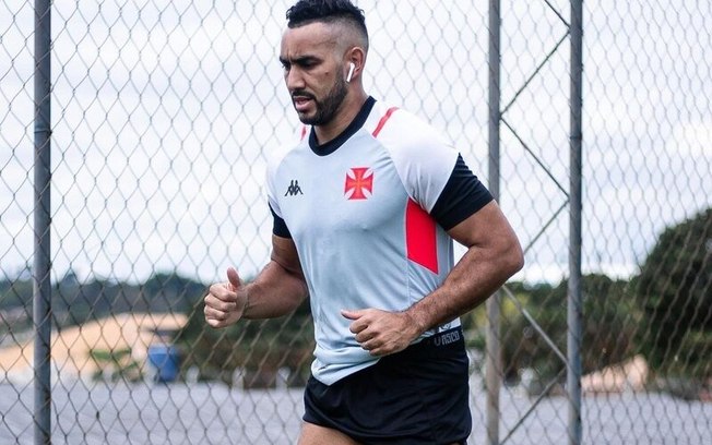 Payet visivelmente mais magro em treino da pré-temporada do Vasco