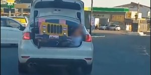 Criança é filmada no porta-malas de carro em movimento, em Goiás