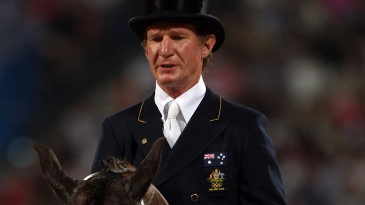 Atleta olímpico é
suspenso por chicotear cavalo brutalmente; veja