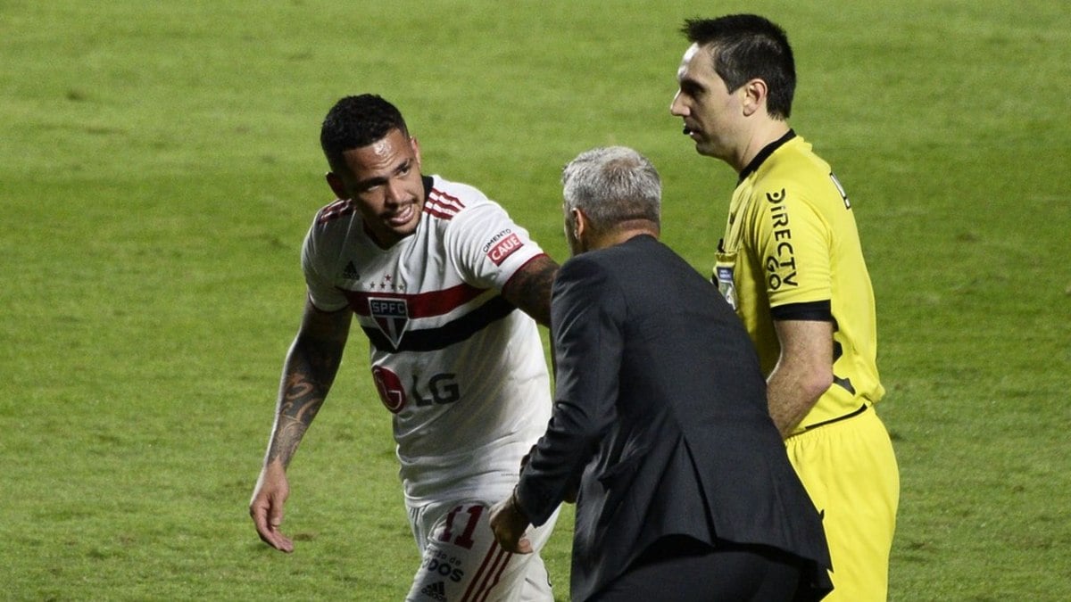 Arnaldo Ribeiro: Crespo é surpreendido por ausência de atacante