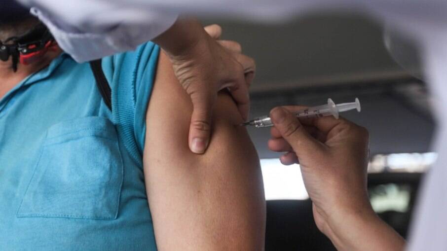 Covid-19: pessoas de 59 anos serão vacinadas a partir desta segunda-feira na capital fluminense