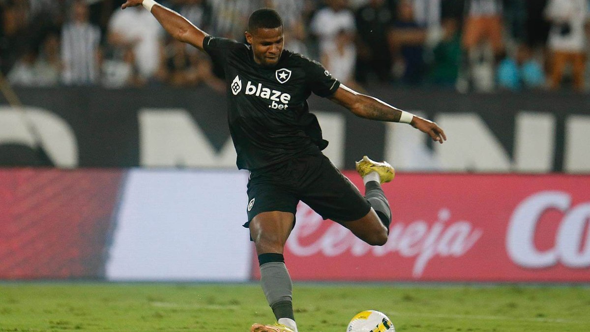 Júnior Santos deve voltar ao Botafogo