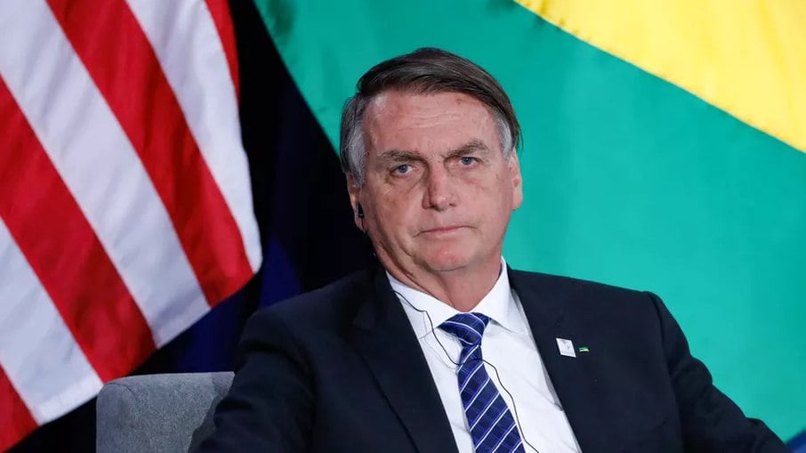 Bolsonaro voltou a atacar Alexandre de Moraes por condenação de Daniel SIlveira