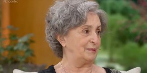 Ana Lúcia Torre chora e admite problema com memória