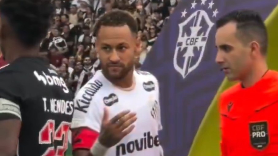 Neymar sendo ignorado por Thiago Mendes