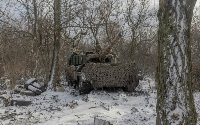 Um tanque ucraniano Leopard 1A5 perto de Pokrovsk, região leste de Donetsk, em 13 de dezembro de 2024