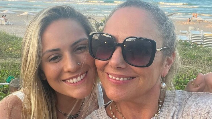 Heloísa Perissé sobre sucesso da filha: "Viro mãe da Trepa Trepa"