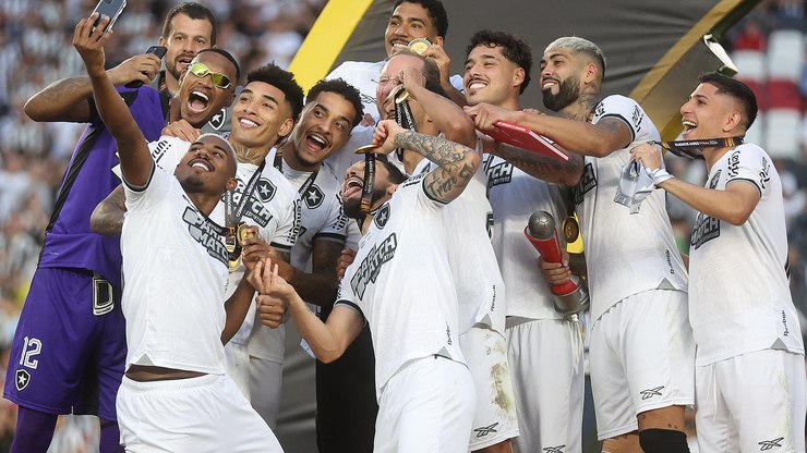 Do título ao desmonte: por onde anda o Botafogo campeão de 2024?