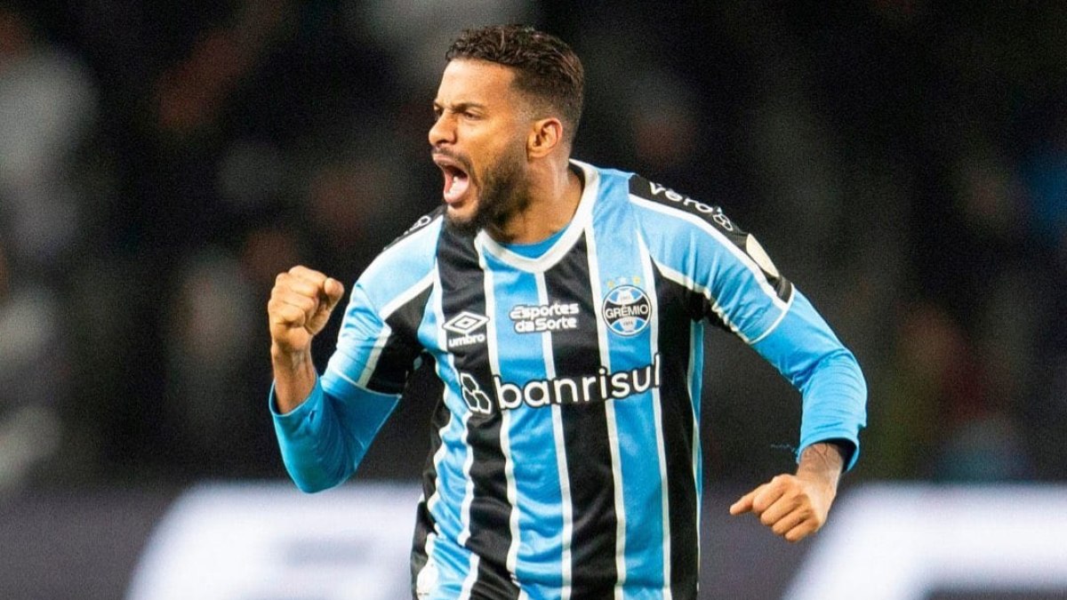 Reinaldo marca duas vezes na vitória do Grêmio