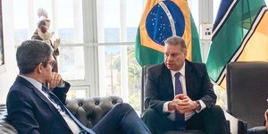 Encarregado de negócios dos EUA vai ao Senado em busca de diálogo