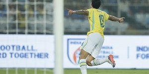 Brasil goleia a Índia com dois de Lino, mas deixa a desejar