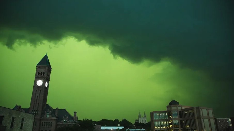 Fenômeno está associado a nuvens de tempestade e incidência da luz solar, mas ainda não é completamente explicado Fenômeno está associado a nuvens de tempestade e incidência da luz solar, mas ainda não é completamente explicado