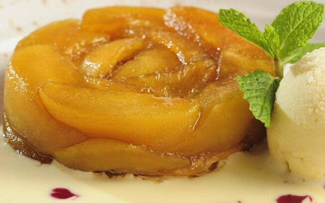 Foto da receita Tarte tatin do restaurante Le French Bazar pronta.