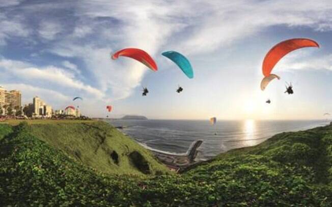 Em Malecón é possível ver o pôr do sol e até voar de parapente