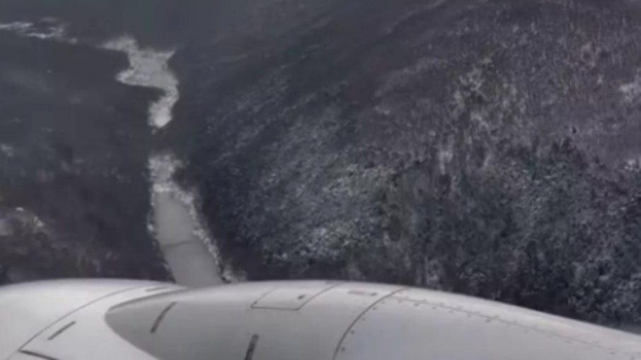 Avião passa por turbulência ao sobrevoar Andes - 08.07.2022