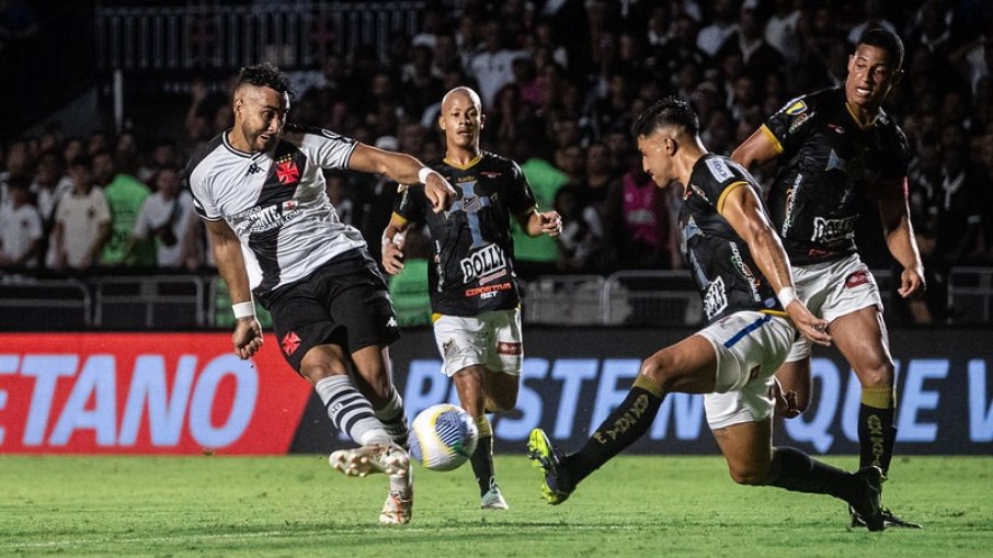 Vasco e Água Santa protagonizaram jogo tenso pela Copa do Brasil
