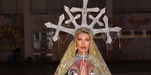 Andressa Urach defende os gays e pede perdão