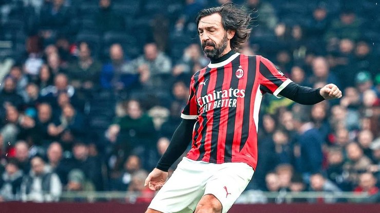 V%C3%8DDEO%3A%20Pirlo%20marca%20gola%C3%A7o%20de%20falta%20em%20amistoso%20de%20lendas