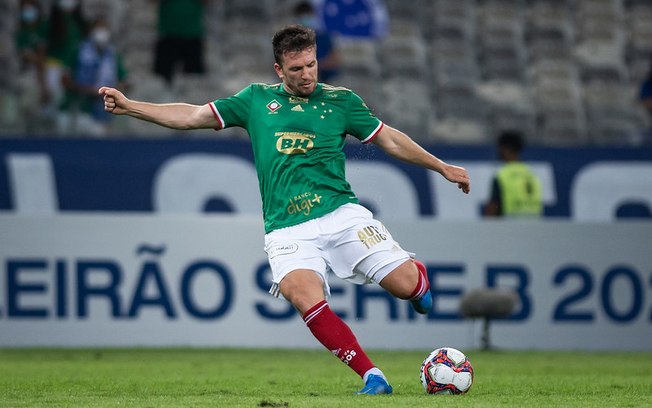 Em meio a negociações com o Cerro Porteño, Brock treina no Cruzeiro