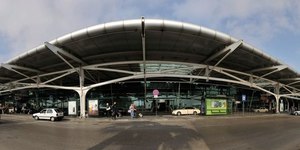 Turistas enfrentam filas gigantescas em aeroportos de Portugal