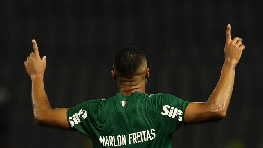 Herói contra o Grêmio, Marlon Freitas vibra gols pelo Palmeiras
