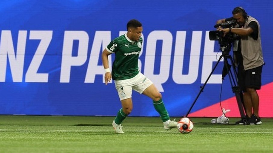 Pênalti em Vitor Roque gera repercussão internacional Pênalti em Vitor Roque gera repercussão internacional
