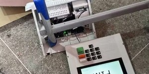 Eleitor quebra urna eletrônica durante votação em Fortaleza