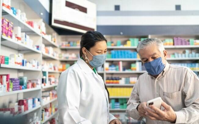 Brasileiros têm menos de 15 reais por mês para comprar medicamentos prescritos