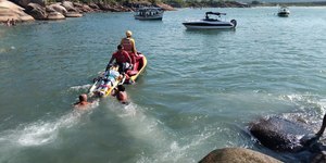 Dois homens ficam feridos após queda em costão em Florianópolis