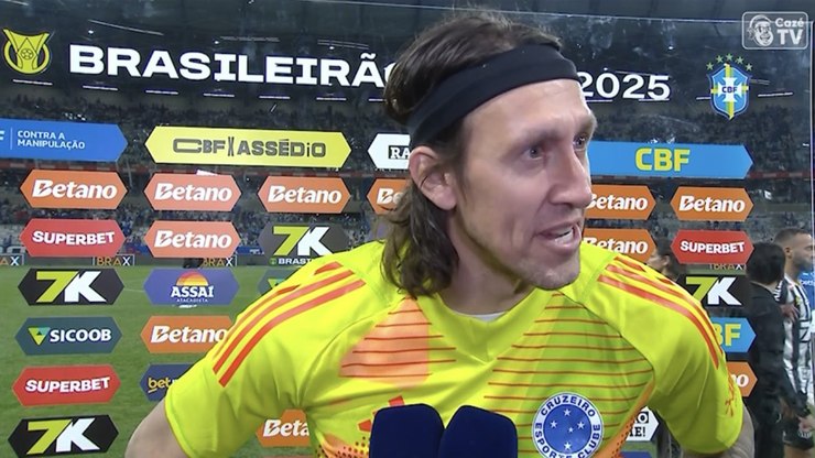 C%C3%A1ssio%20detona%20%C3%A1rbitro%20de%20Cruzeiro%20x%20Santos%3A%20%22Jogamos%20contra%2012%22
