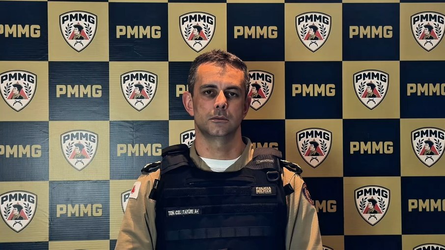 Tenente Coronel Flávio Tafúri Mattoso durante coletiva de imprensa