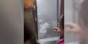 Vídeo mostra resgate de mulher que ficou paraplégica em elevador