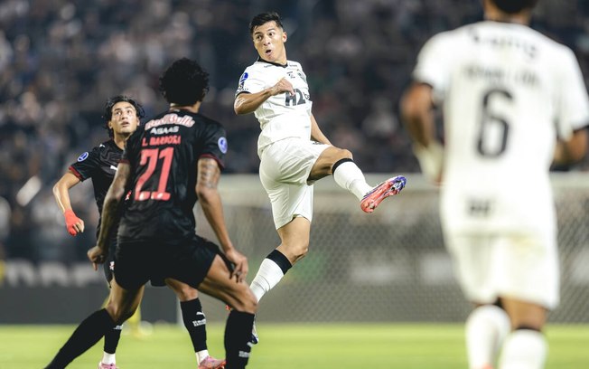 Atlético (de branco) sai de Bragança Paulista com a vitória e a vantagem neste jogo de ida pelas oitavas de final da Sula Atlético (de branco) sai de Bragança Paulista com a vitória e a vantagem neste jogo de ida pelas oitavas de final da Sula