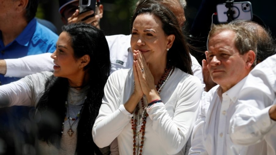 Líder da oposição venezuelana Maria Corina Machado durante uma manifestação em Caracas em 28 de agosto de 2024 Líder da oposição venezuelana Maria Corina Machado durante uma manifestação em Caracas em 28 de agosto de 2024