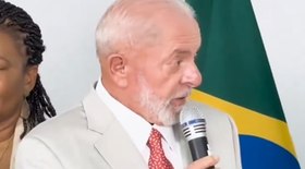 Lula homenageia Joca com gravata e cobra Anac e Gol