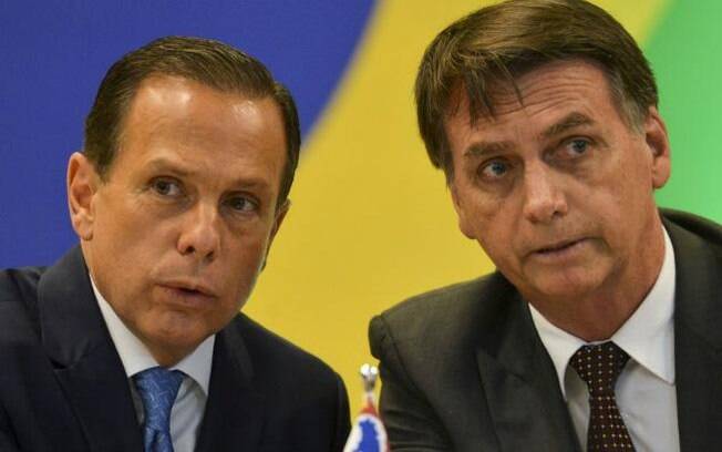 Governador João Doria (PSDB) ao lado do presidente Jair Bolsonaro (sem partido)