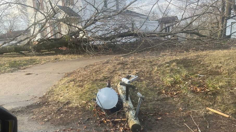 Imagens mostram destruição causada por tornado em Union City, no estado de Michigan Imagens mostram destruição causada por tornado em Union City, no estado de Michigan