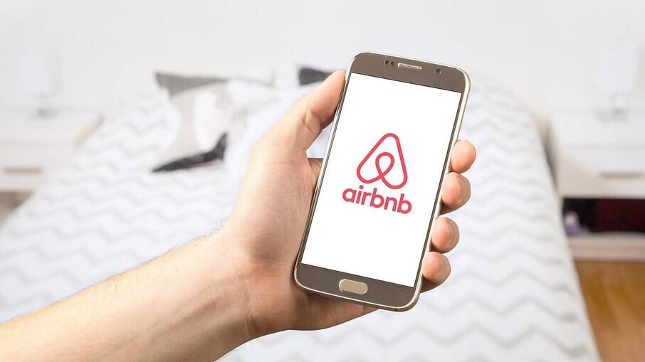 Viagens podem encarecer com taxas para Airbnb e embarques internacionais