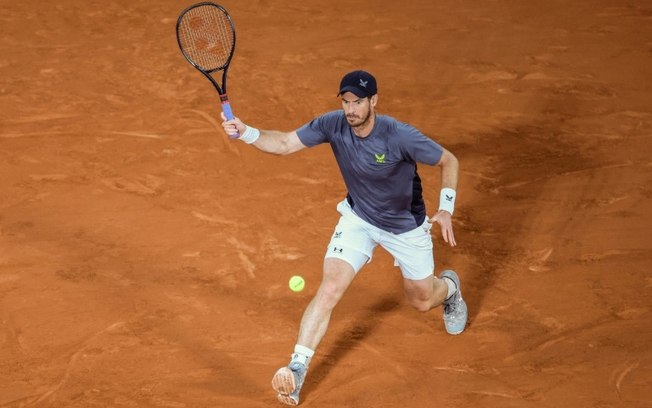 Andy Murray durante a partida contra Stan Wawrinka pela primeira rodada do torneio de Roland Garros, em 26 de maio de 2024, em Paris
