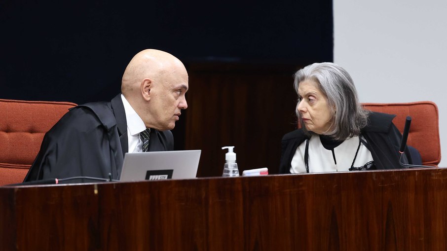 Alexandre de Moraes e Carmen Lucia durante julgamento da trama golpista