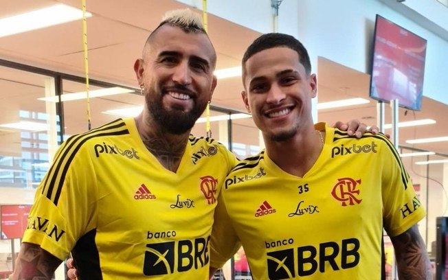 Vidal se apresenta no Ninho do Urubu e inicia trabalho no Flamengo