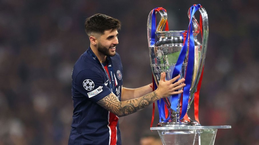 Ex-São Paulo, Beraldo se sagra bicampeão da Champions com o PSG