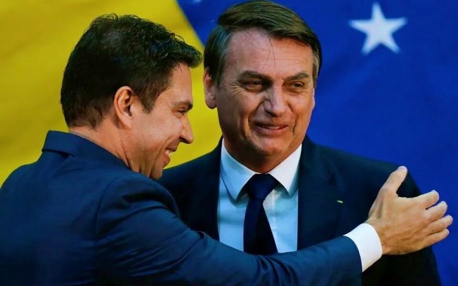 Moraes proíbe contato entre Ramagem e Bolsonaro