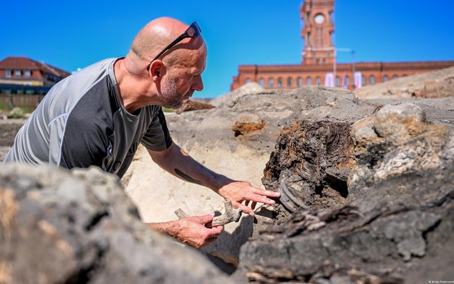 O arqueólogo Eberhard Völker lidera as escavações no centro histórico de Berlim