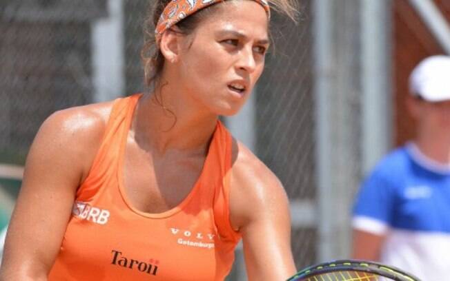 Carol Meligeni derrota jovem talento e avança no quali de Roland Garros
