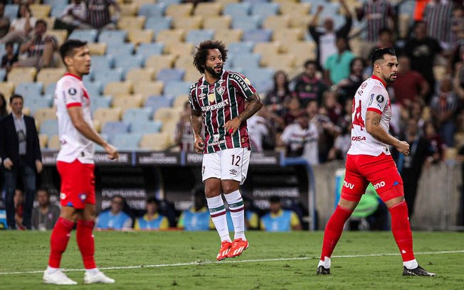 Marcelo marcou um golaço diante do Cerro Porteño, no Maracanã 